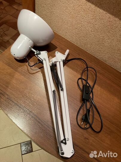 Настольная лампа