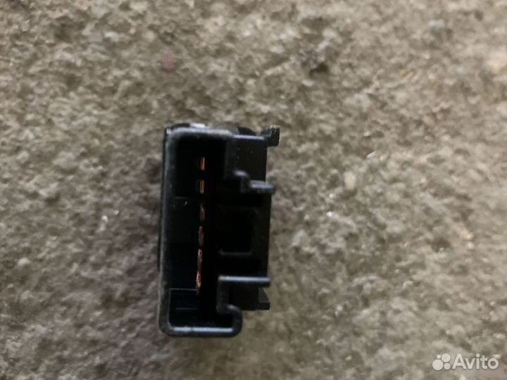 Кнопка антипробуксовочной системы Mazda 6GG