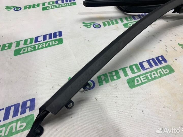 Уплотнитель двери стекла передний левый Citroen C4