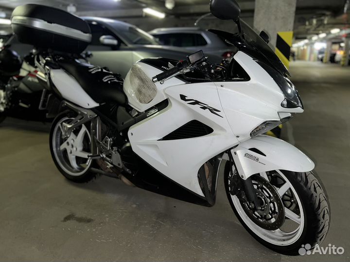 Продам мотоцикл Honda VFR 800