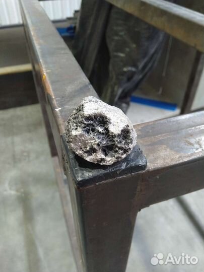 Камень или метал