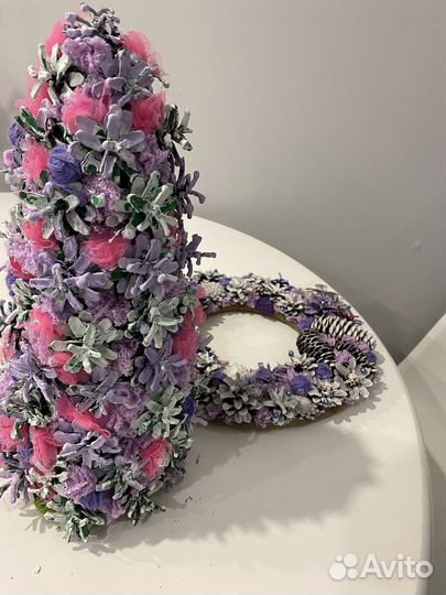 Венок из шишек елочка