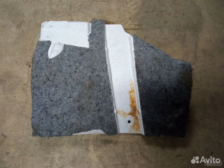 Уплотнитель пола багажника Toyota Rav4 30