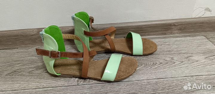 Сандали новые
