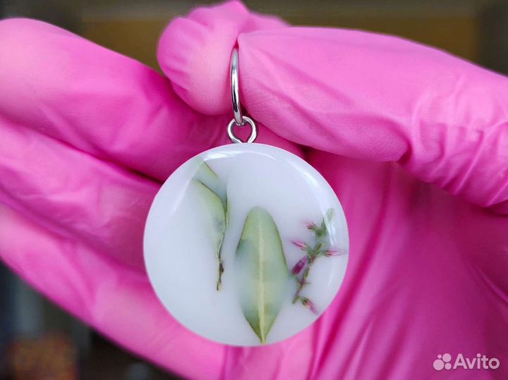 Кулон круглый с цветами 