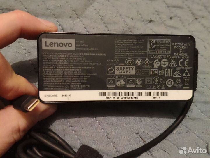 Зарядные устройства для ноутбуков разные