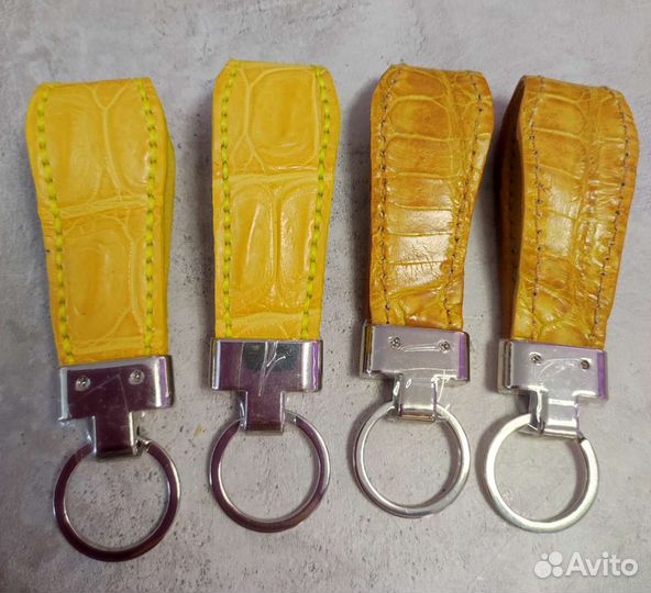 Брелок из крокодиловой кожи