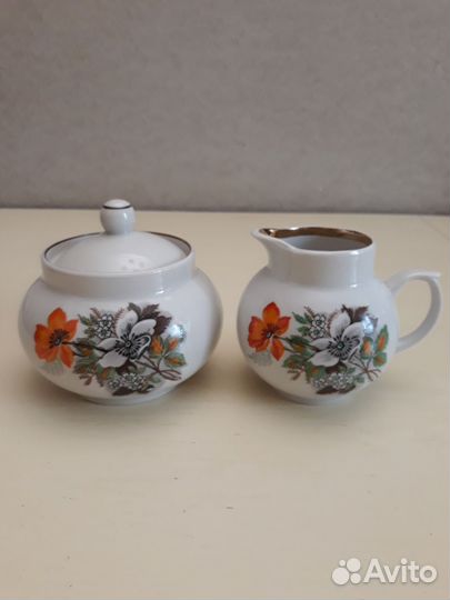 Сахарница и молочник