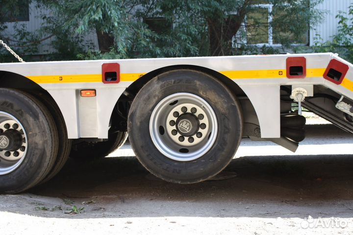 Полуприцеп трал (тяжеловоз) Авиком 98713-04 с ломаной рамой, 2023