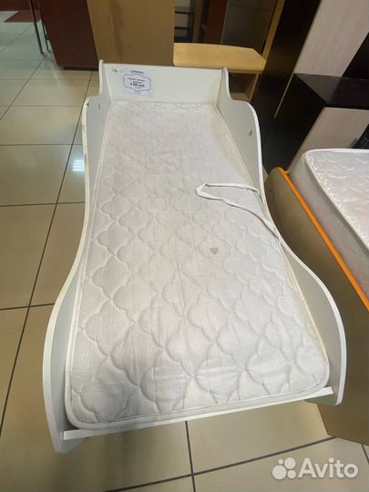 Кровать детская с матрацем