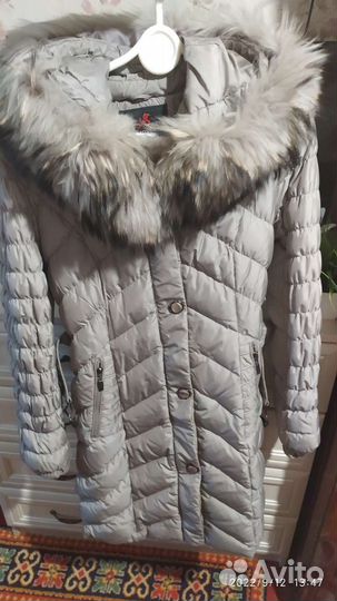 Пуховик женский 42-44 шапка и шарф в подарок