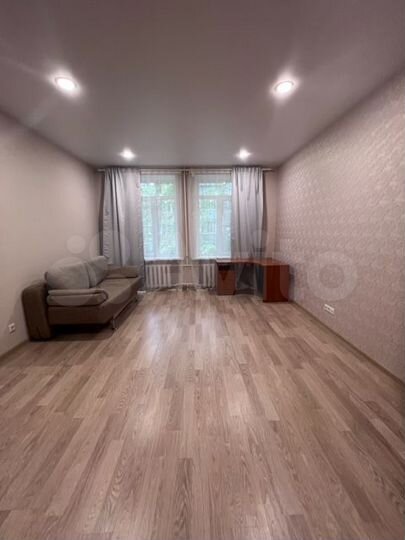 Комната 23 м² в > 9-к., 2/4 эт.