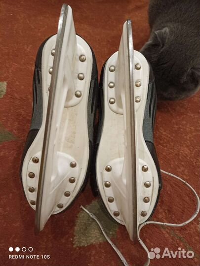 Коньки хоккейные