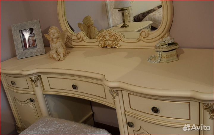 Спальный гарнитур