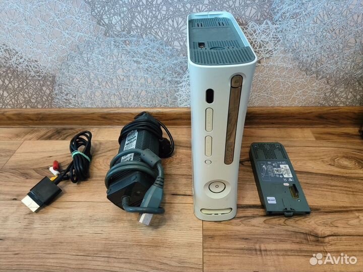 Приставка Xbox 360 неисправная
