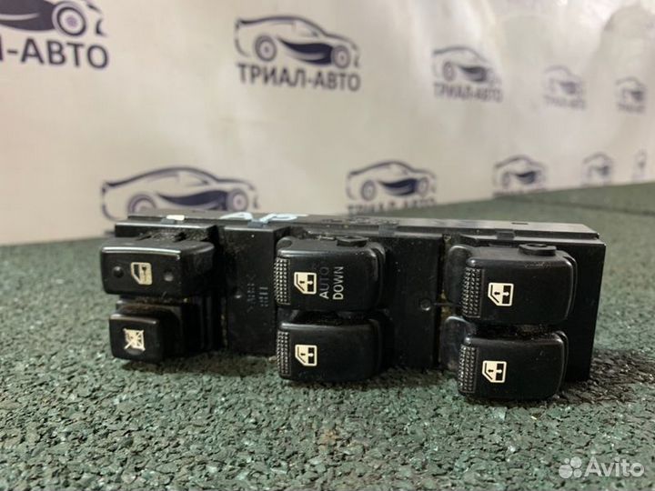 Блок кнопок стеклоподъемника Hyundai Tucson 1