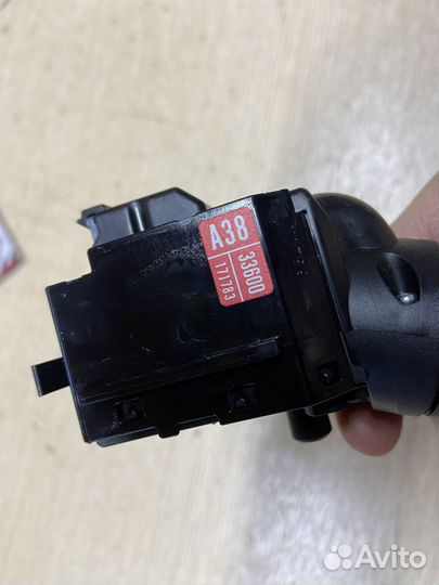 Переключатель стеклоочистителей Toyota Camry 70