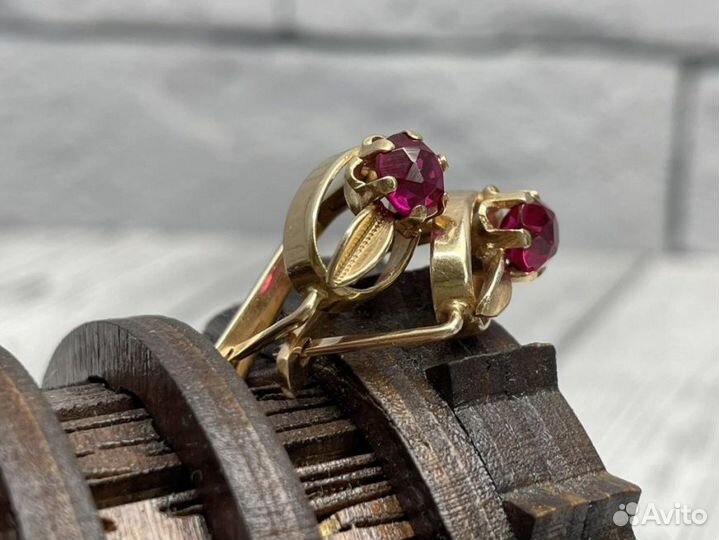 Золотые серьги 583 пробы массой 4,8 грамма