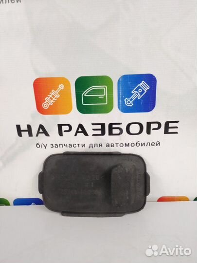 Обшивка багажника правая Hyundai Solaris 2