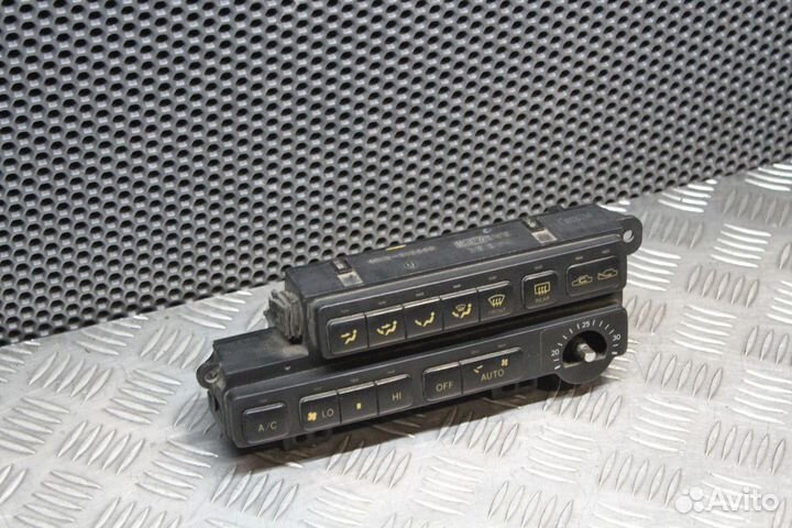 Блок управления климатической установкой Toyota Ch
