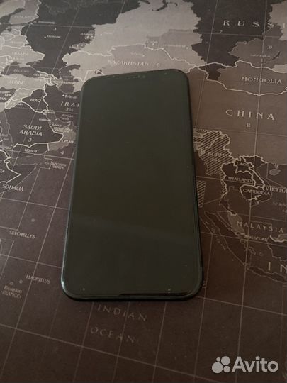 Телефон iPhone хр 64