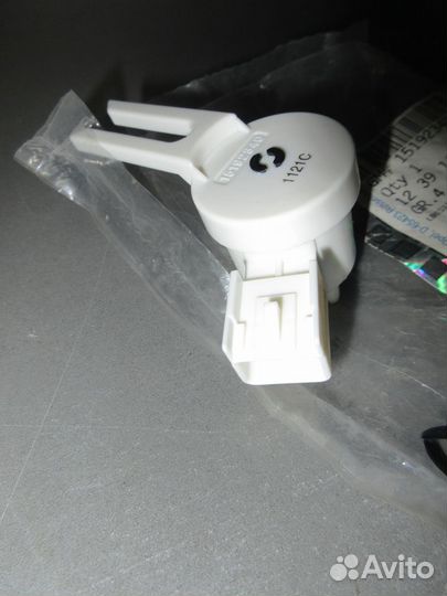 Датчик положения педали тормоза Шевроле Круз