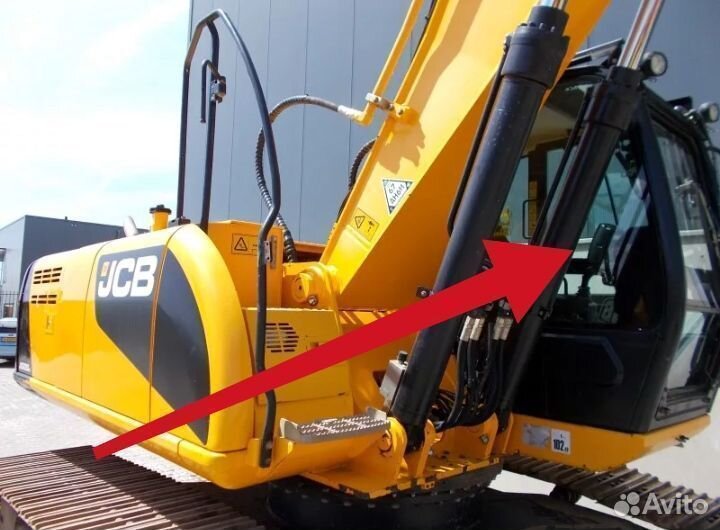 Стекло лобовое на экскаватор JCB JC 220