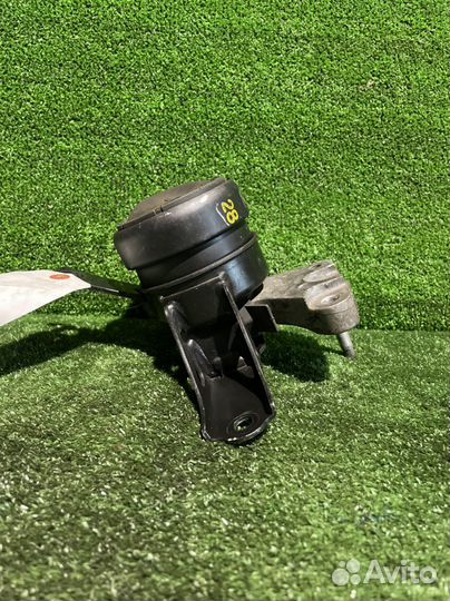 Опора,подушка двигателя toyota vitz, belta KSP90