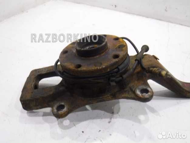 Кулак передний правый