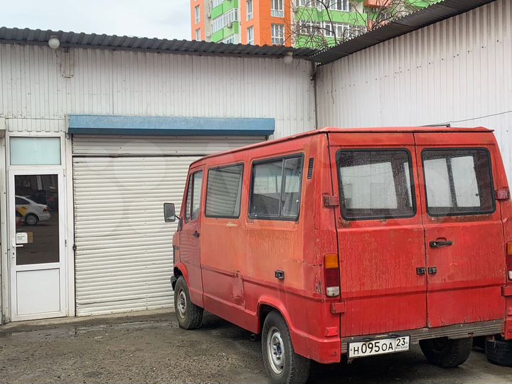 Гараж, > 30 м²