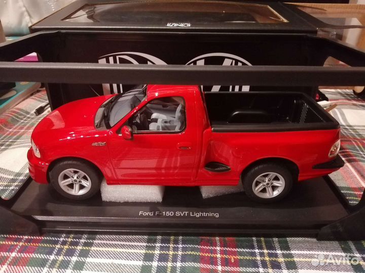 1/18 2003 Ford F-150 SVT Lightning DNA