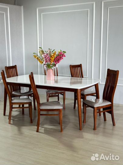 Стол и стулья