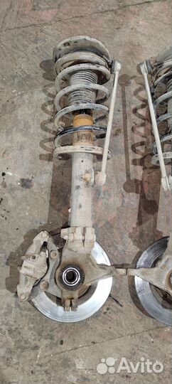 Передние стойки с поворотным кулаком Peugeot 206