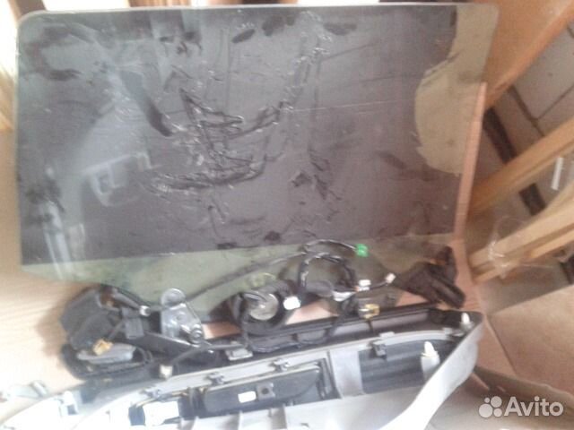 Обшивка и стекло от задней левой двери субару