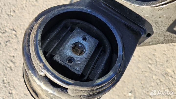 Подрамник передний на Mercedes-Benz W140