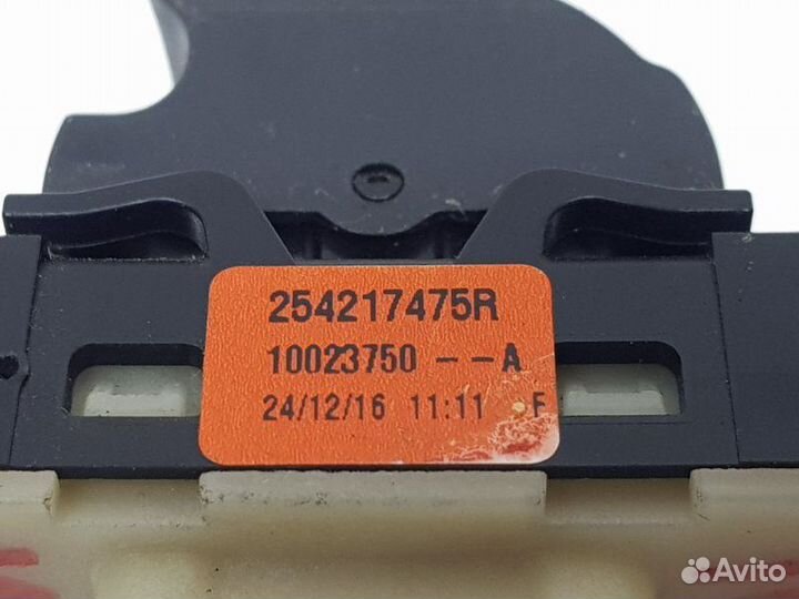 Кнопка стеклоподъемника передняя Renault Duster