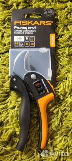 Секатор fiskars