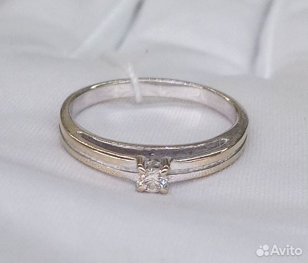 Золотое кольцо с бриллиантом 16,5р