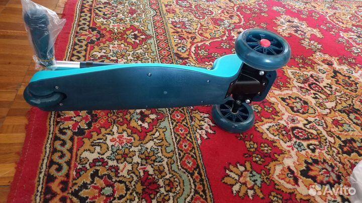 Самокат детский трехколесный новый