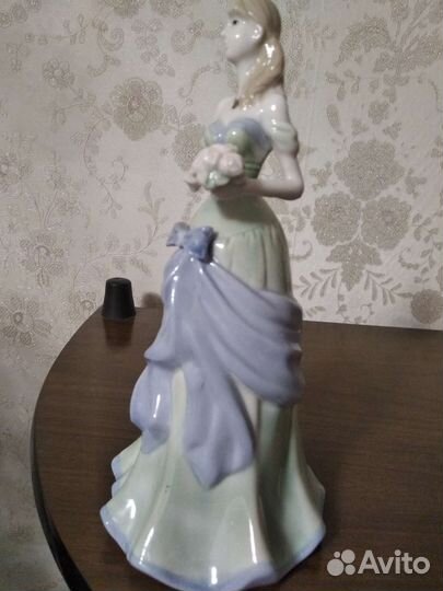 Статуэтка фарфор