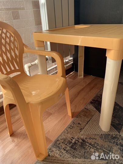 Детский Стол и 2 детских стула