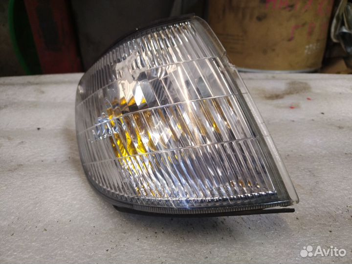 Поворотник передний правый Subaru Forester SF 2000