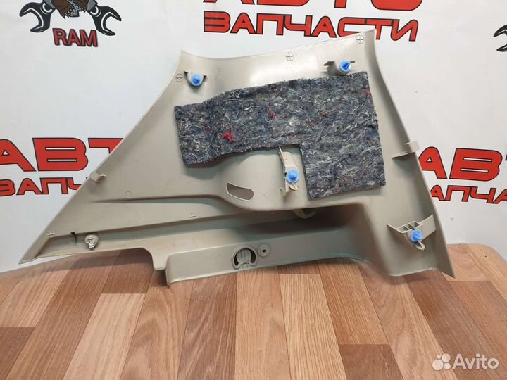 Обшивка багажника правая Renault Sandero 2