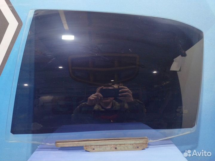 Стекло боковое двери Geely GC6 Лев