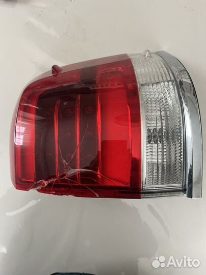 Задний фонарь на ленд крузер 200