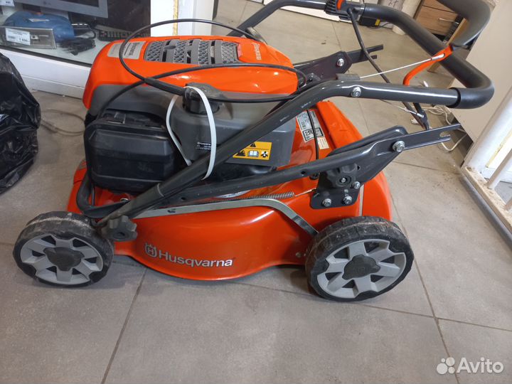 Газонокосилка бензиновая самоходная