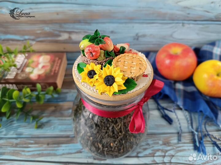 Банка с яблочным декором. Ручная работа