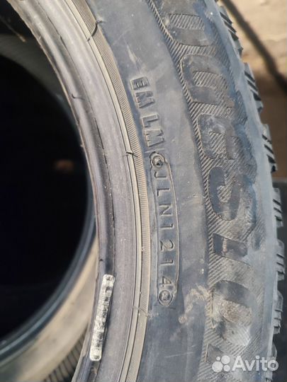 Bridgestone Blizzak Spike-01 215/55 R17 98T