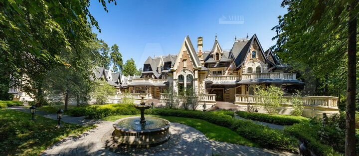 Дом 2164 м² на участке 57 сот.