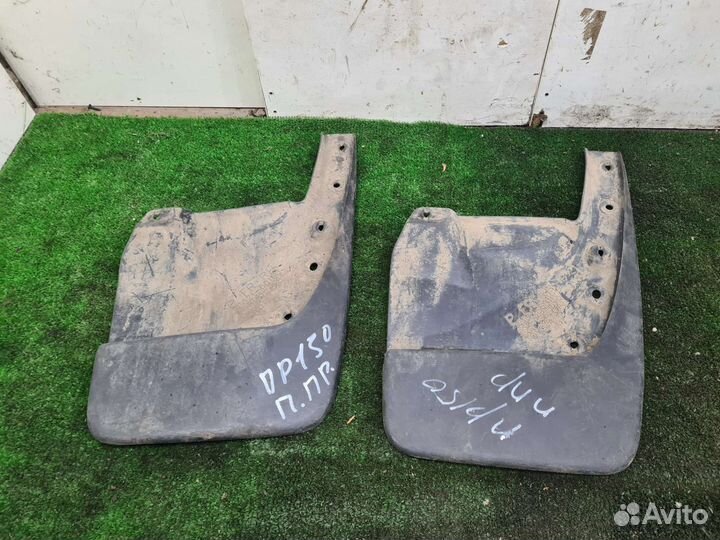 Брызговик передний правый Land Cruiser Prado 150